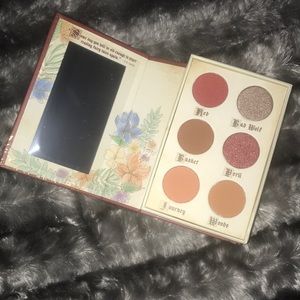 Eyeshadow kit